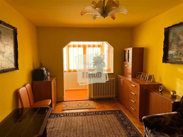 Apartament cu 3 camere decomandat cu balcon in Vasile Aaron - 8