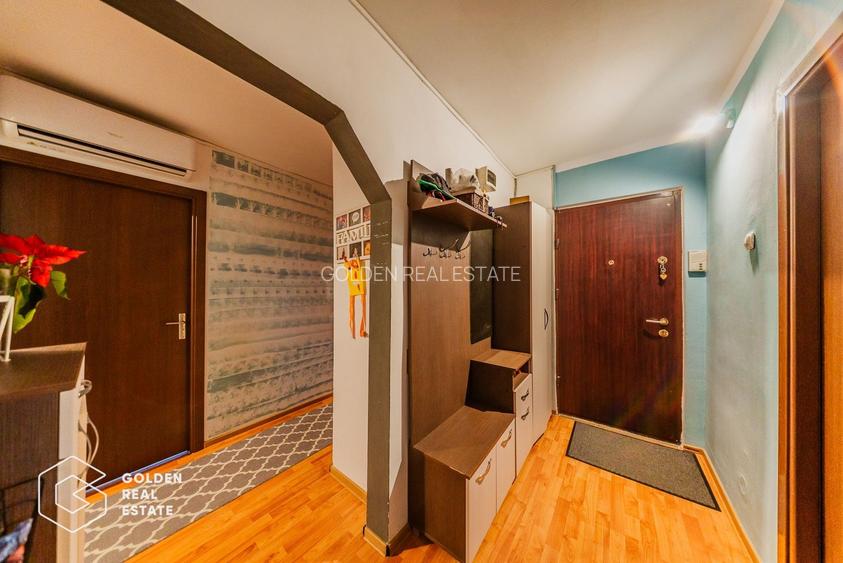 Apartament 4 camere, langa campusul UVVG, decomandat, etaj 3, comision 0% - 19