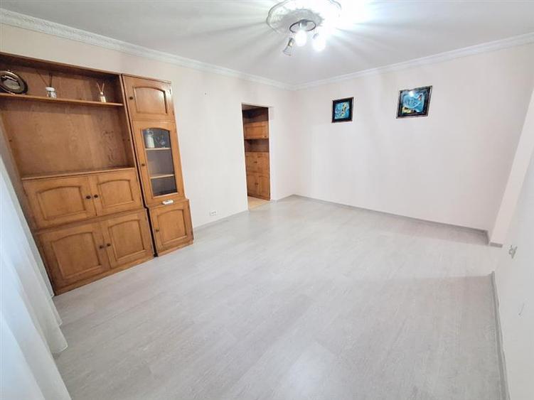 Apartament 2 camere semidecomandat, semimobilat, zona Mioritei
