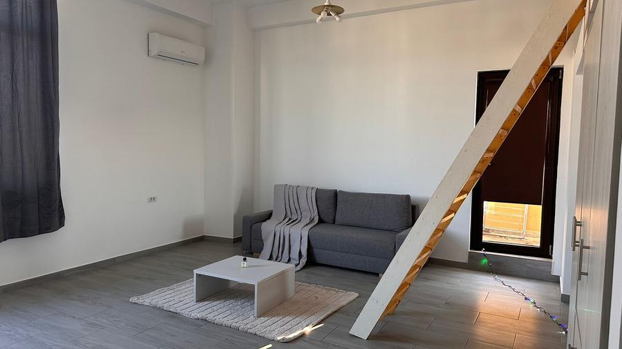 Loft spatios, etaj 12, cu acces exclusiv la toata terasa blocului, gazon natural