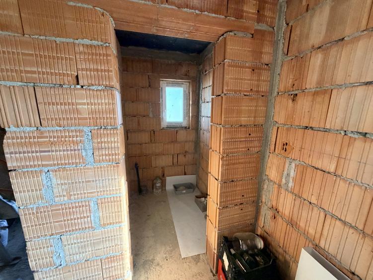 Duplex cu 3 camere | interior la rosu | 86.7 mp utili | Mosnita Veche