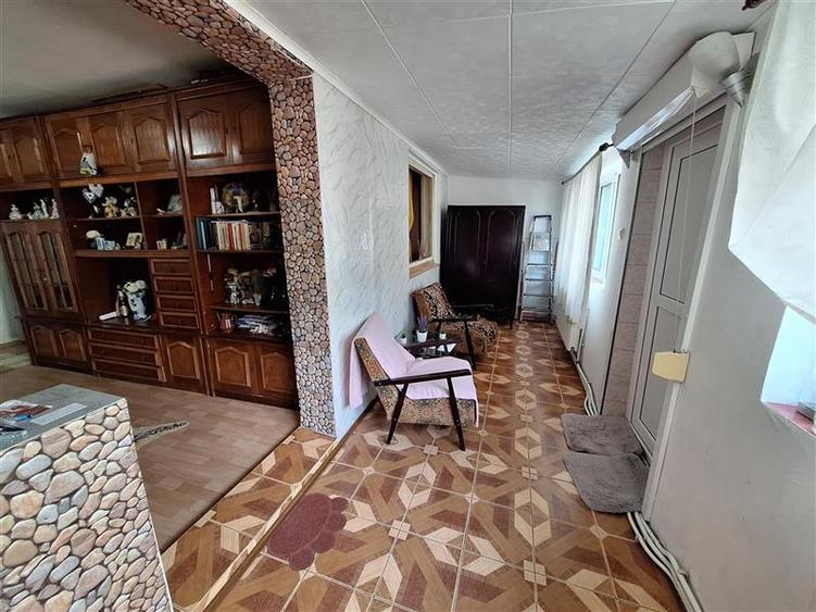 Apartament 2 camere semidecomandat , zona Milcov