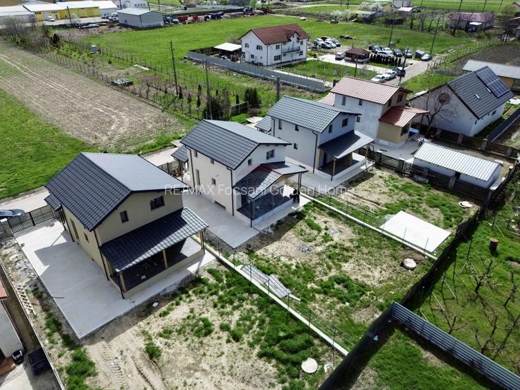 Casă / Vilă Golesti - 27