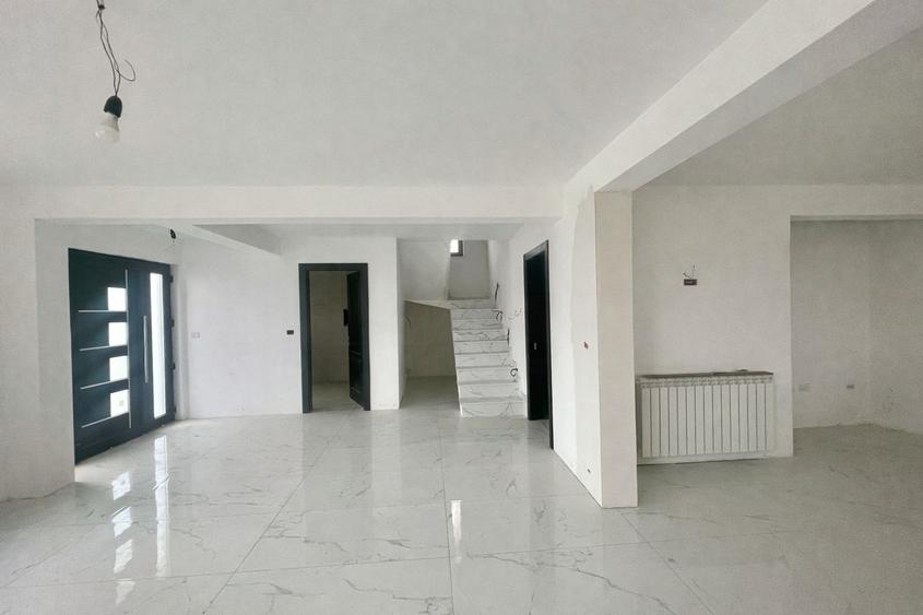 CASA INDIVIDUALA MODERNA | 600 MP TEREN | GARAJ | RADAUTI