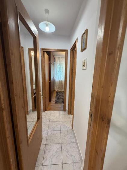 3 Camere Crangasi 2 Minute de Metrou