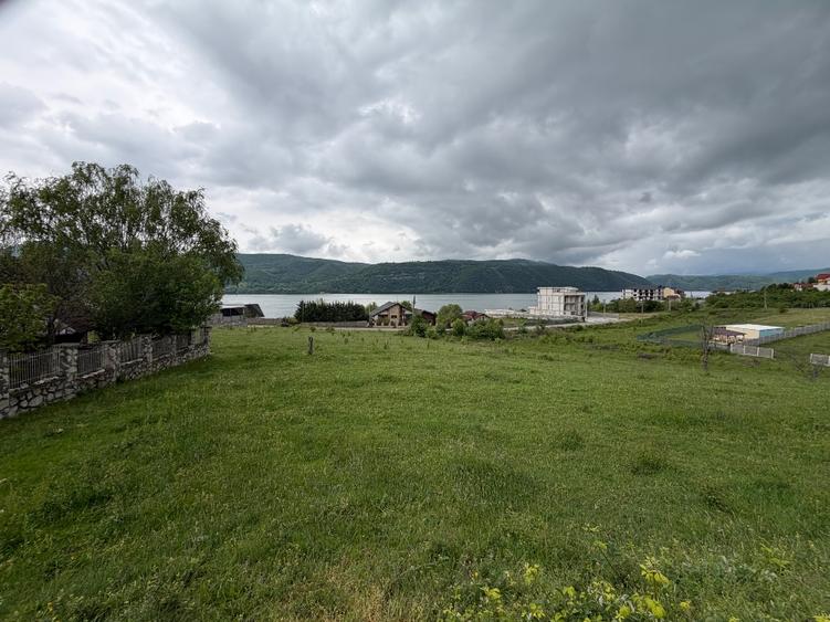 Pamant de vanzare Extravilan cu vedere la Dunare, intr-o zona turistica ,4024 mp