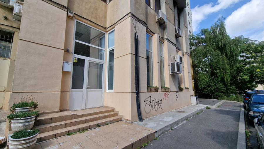 De inchiriat spatiu comercial central