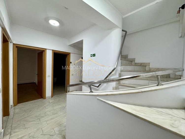 Vila centrala cu 13 camere *460mpu* + garaj // Dorobanți - 19