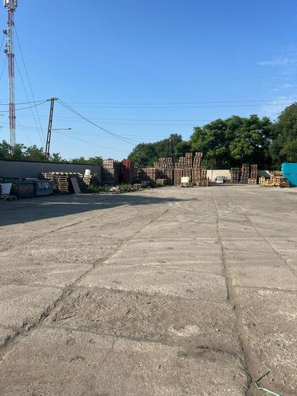 Halǎ industrialǎ + platformǎ betonatǎ, zona Sud