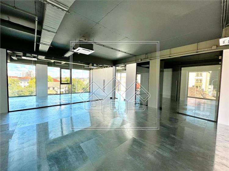 Spatiu de birouri de inchiriat in cladire moderna
