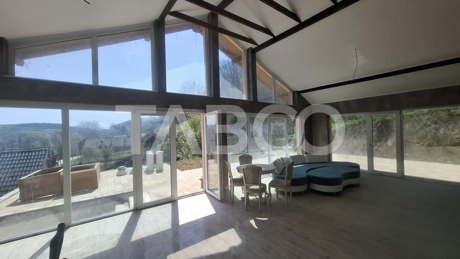 Casa de vanzare 405 mp utili 2 garaje 250 mp terase Slimnic Sibiu