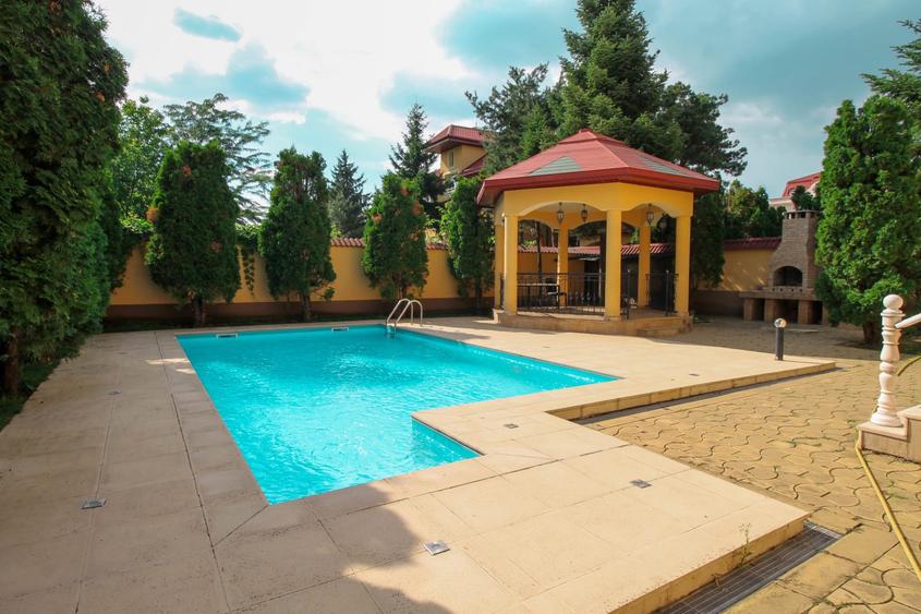 Pipera : Vila impresionanta, cu teren de 800mp si piscina proprie !