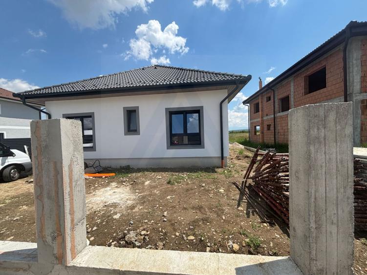 Casa premium pe un singur nivel 4 camere terasa pivnita Cristian