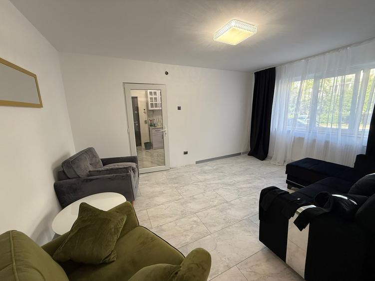 Apartament 2 camere,parter,zona Piata Centrala