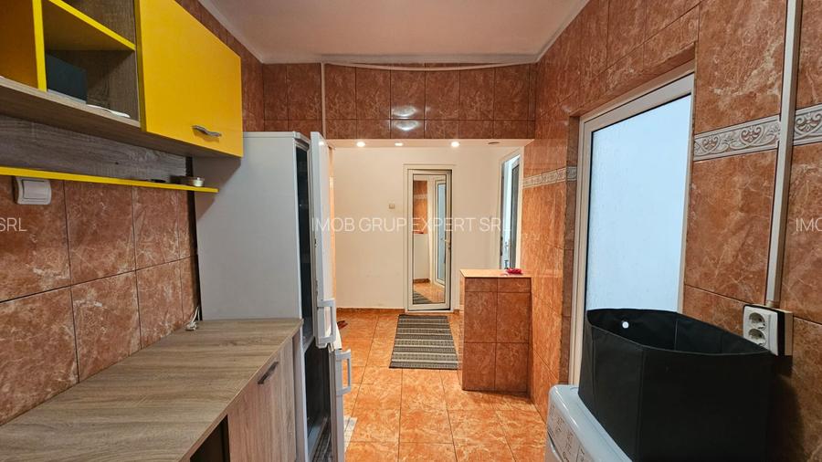 De închiriat 2 camere decomandate, etajul 2,  Micro 21, Bloc stradal - 5