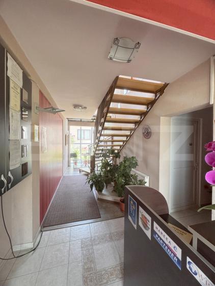 Cladire multifunctionala, pensiune plus casa, parcari private