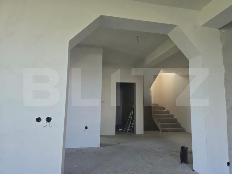 Casa de vanzare cu 8 camere+3 camere beci, 360mp, zona RAR (VETIS)