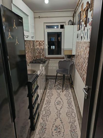 Apartament 3 camere semidecomandat