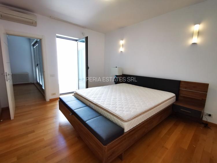 Vila moderna langa lac, mobilata complet - 11