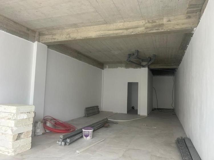 Spatiu comercial de inchiriat 120 mp - vitrina la strada - Selimbar, zona Brana