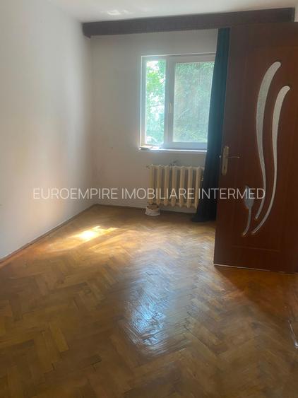 Apartament 2 camere de vanzare zona Scoala 8 - 5