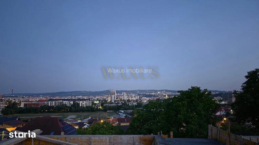 Casă cuplată cu 410 mp teren în Dâmbul Rotund, panoramă asupra orașului