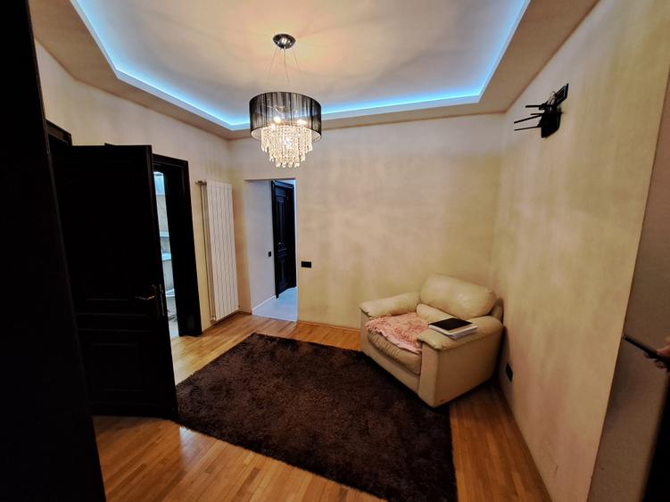 APARTAMENT 5 CAMERE CU SCARA INTERIOARA IN VILA - ANVELOPATA TERMIC ANUL CURENT