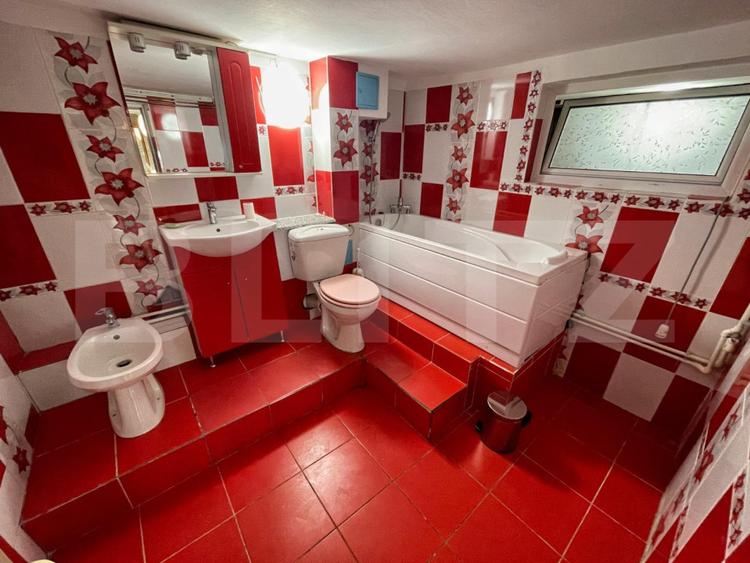 Casa de 210 mp, curte cu terasa, centrala termica, pretabil muncitori