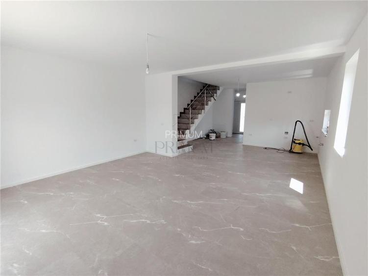 DUPLEX SPATIOS - ZONA CENTRALA - BALCON