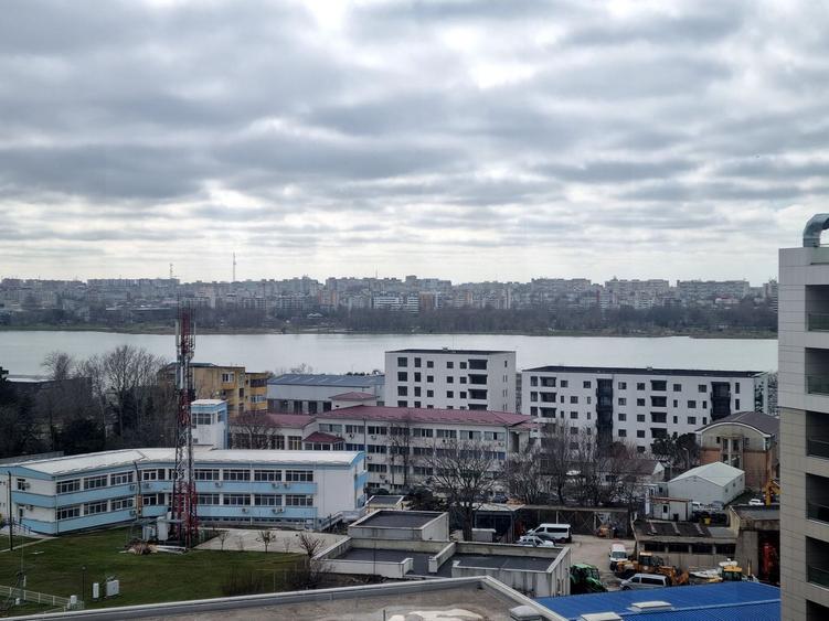 Faleza nord- apartament 2 camere transformat cu vedere la mare si lac