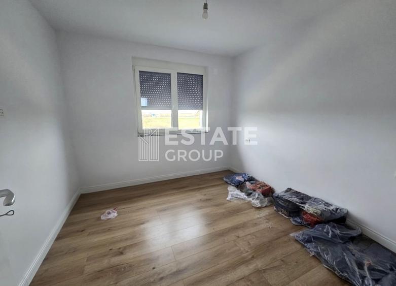 Duplex cu 5 camere despartit prin garaj in Giarmata