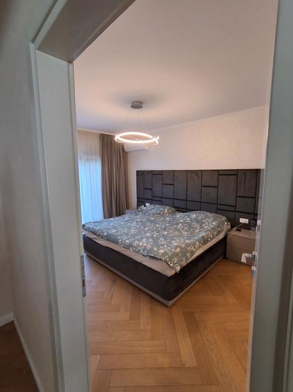 APARTAMENT DEOSEBIT DECEBAL(SPATIOS,DRESSING,2 BALCOANE,LOC DE PARCARE)