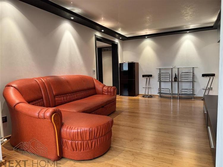 APARTAMENT 2 CAMERE , 2 STEJARI