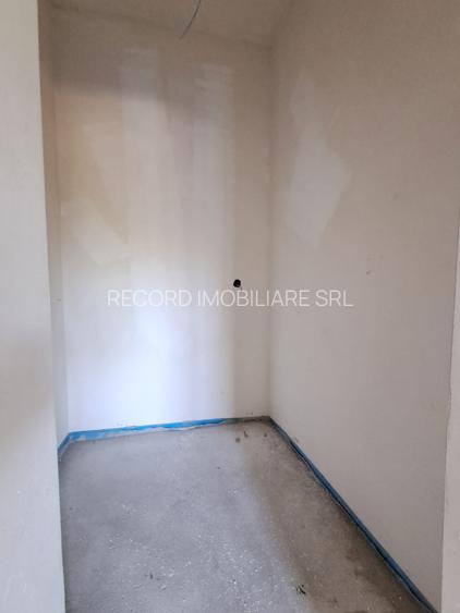 Apartament 3 camere, 2 bai, dressing, 70 mp Floresti