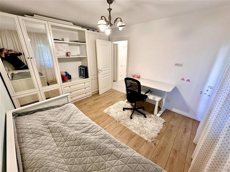 Inchiriere apartament cu 3 camere sos.Panduri