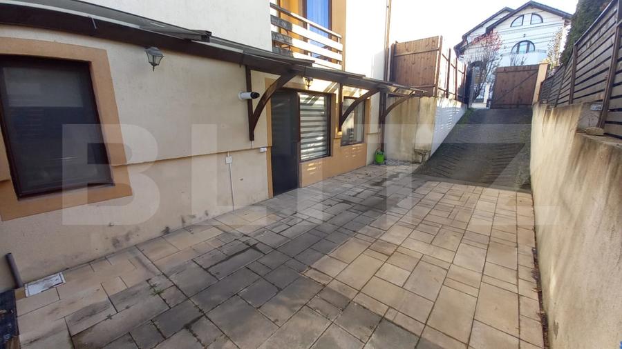 Apartament mobilat, 3 camere, 63 mp, curte 49 mp, parcare, cart Europa !