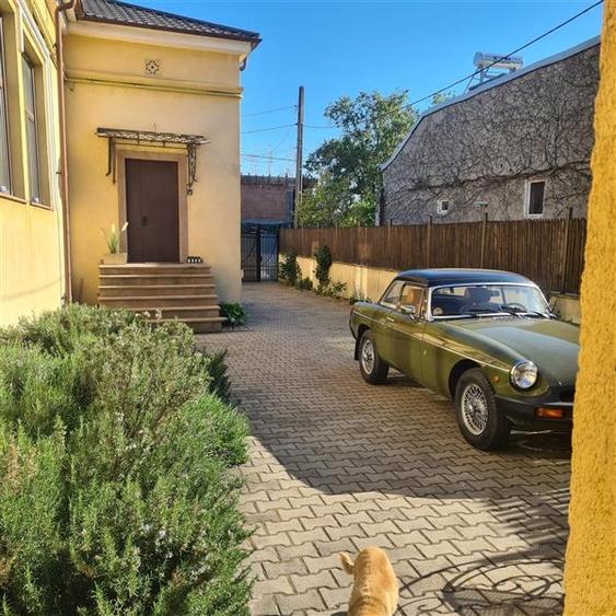 Casa boiereasca, eleganta,piscina, mobilata, teren 613 mp - Agronomie