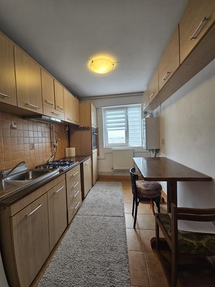 Apartament Decomandat cu 3 camere - Centrala pe Gaz - Termen Lung
