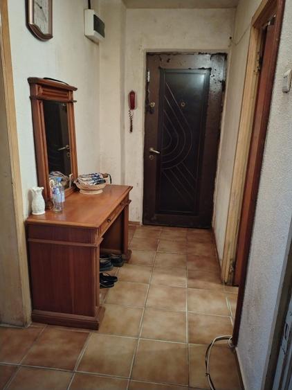 Vând apartament 4 camere decomandat confort 1 etaj 1