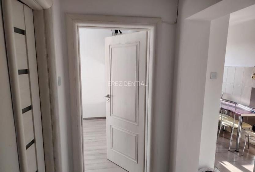 Apartament 3 camere  semidecomandat - zona Titan - 4