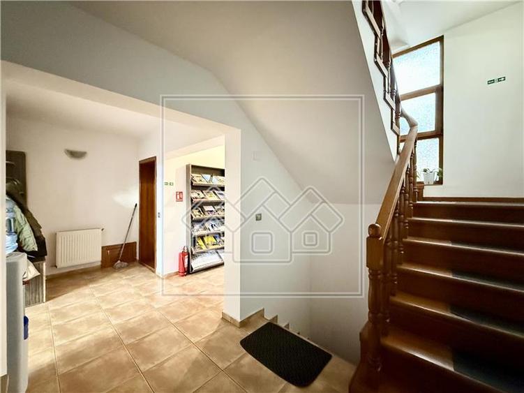 Spatiu de birouri - 9 camere - 250 mp utili - Selimbar