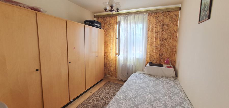 Vand apartament 2 camere , semidecomandat , zona Vasile Aaron