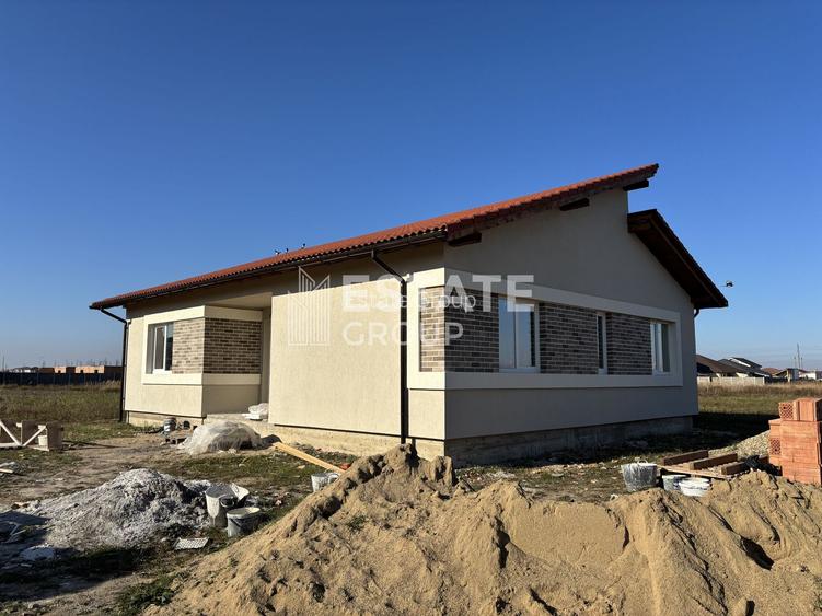 Casa individuala cu 4 camere in Mosnita Noua zona Castel comision 0% - 4