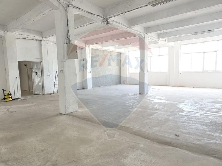 Spațiu 202 mp etaj 3 lift marfa Baicului ideal atelier , sala sport
