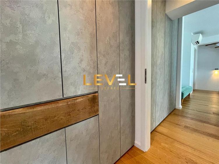 [VIDEO] Triplex Penthouse | 50 SQM Terrace | Parking Included | Philips HUE