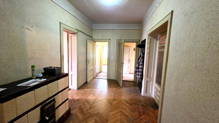Apartament cu 4 camere , garaj si teren de 420 mp de vanzare zona Sub Arini