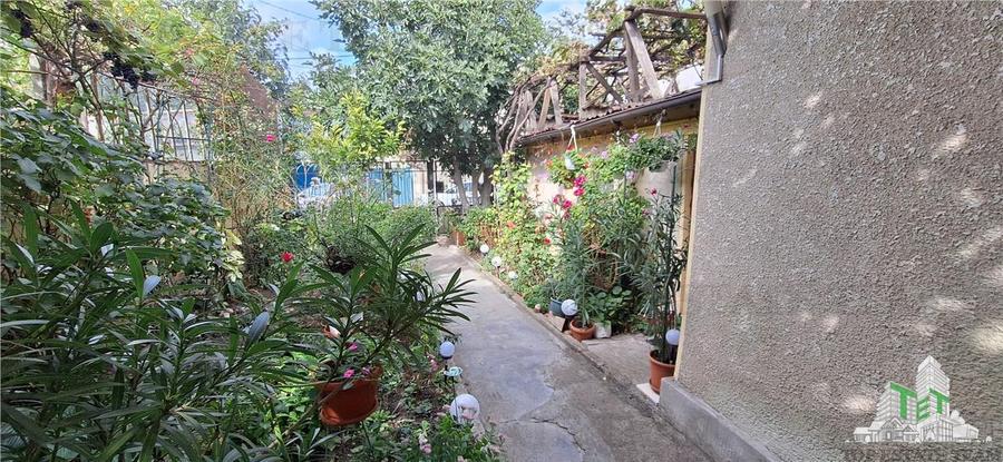 Casa rustica cu curte, 3 camere, zona Tabacarie, Constanta