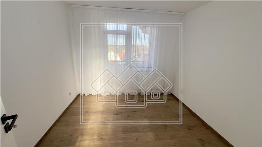 Apartament 2 camere, renovat, parcare, decomandat, etaj intermediar