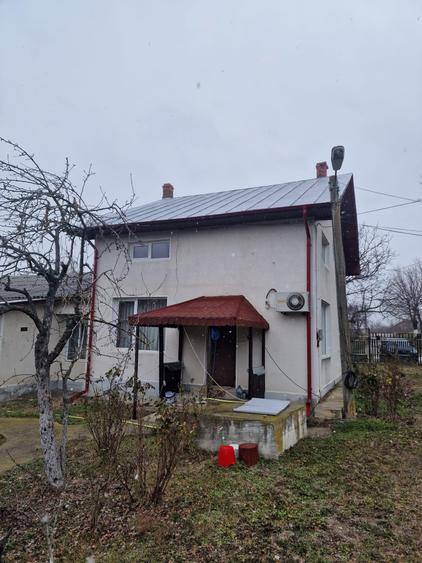 Vila P+E si teren intravilan 1,5Ha,cu zavoi+iaz,lac peste si livada-investitie