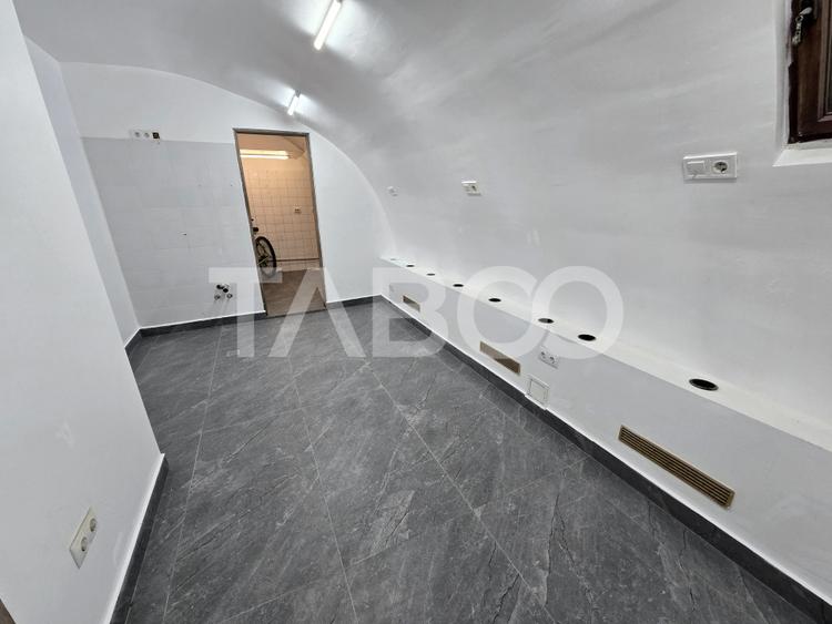 Spatiu comercial de vanzare 55 mp curte parcare zona Central din Sibiu